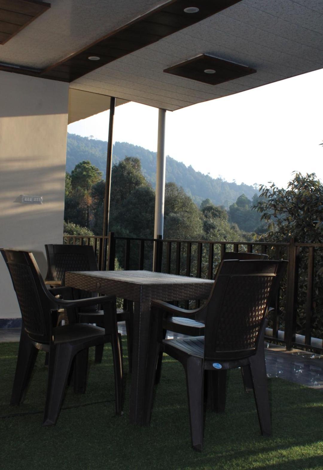 Oak Wood Homestay Banikhet دالهوزي المظهر الخارجي الصورة